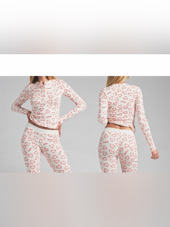 SKIMS Tops - SKIMS COTTON RIB HENLEY TOP ONLY COLOR: MARBLE CANDY HEART PRINT SIZE: XS